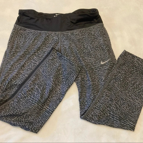 Nike Dri-Fit Leopard Print Running Capri S - Picture 1 of 15